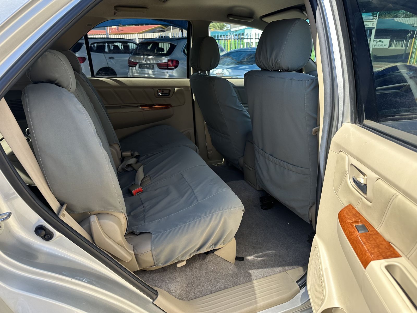 2011 Toyota Fortuner photo 7
