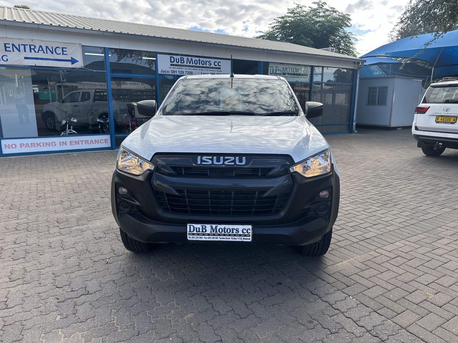 2024 Isuzu D-MAX photo 2