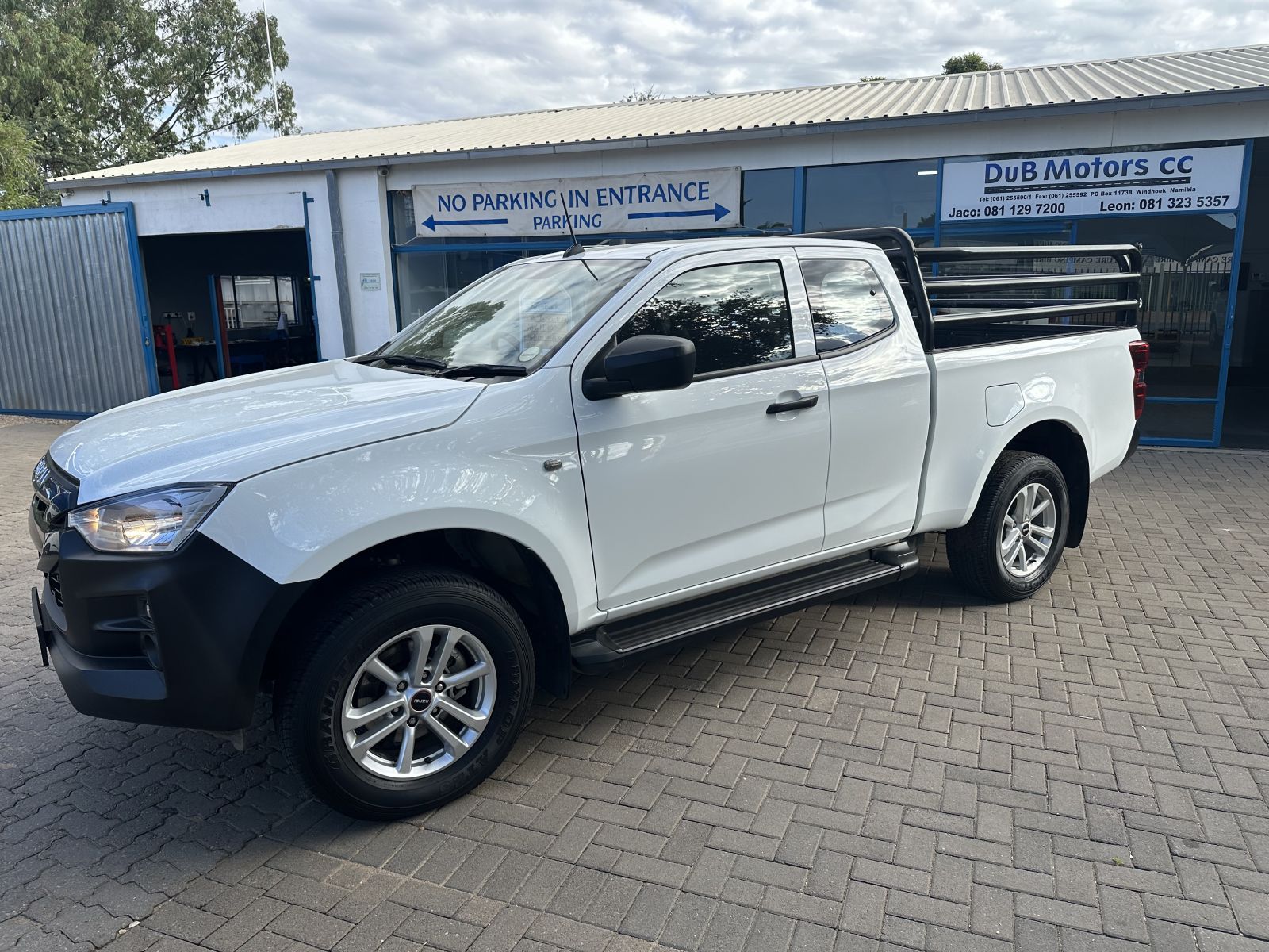 2024 Isuzu D-MAX photo 3