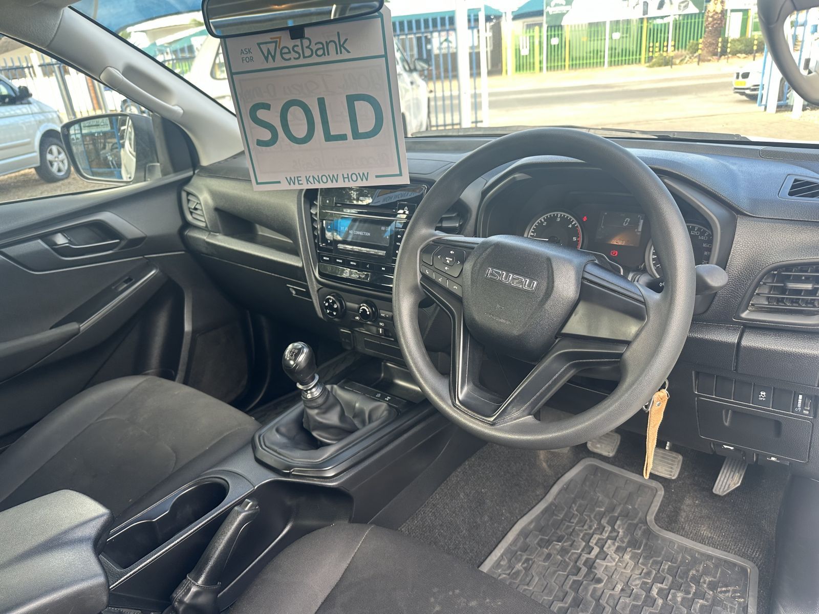 2024 Isuzu D-MAX photo 6