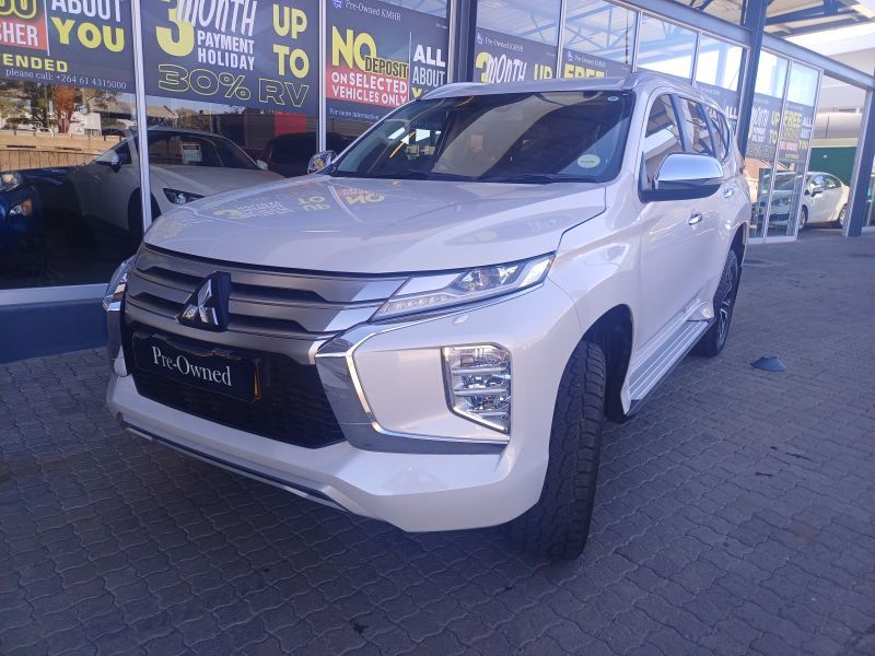 2022 Mitsubishi Pajero photo 1