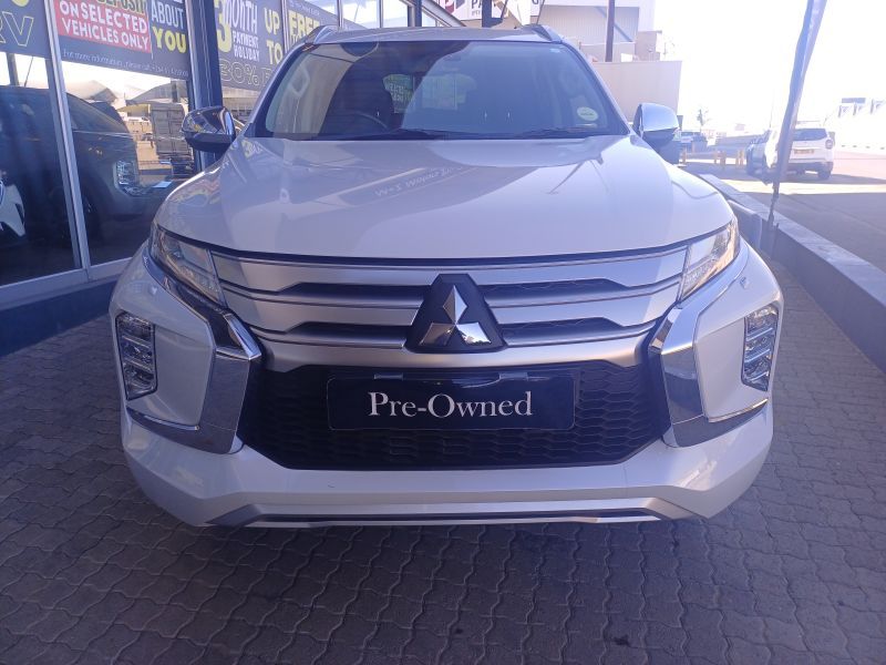 2022 Mitsubishi Pajero photo 2
