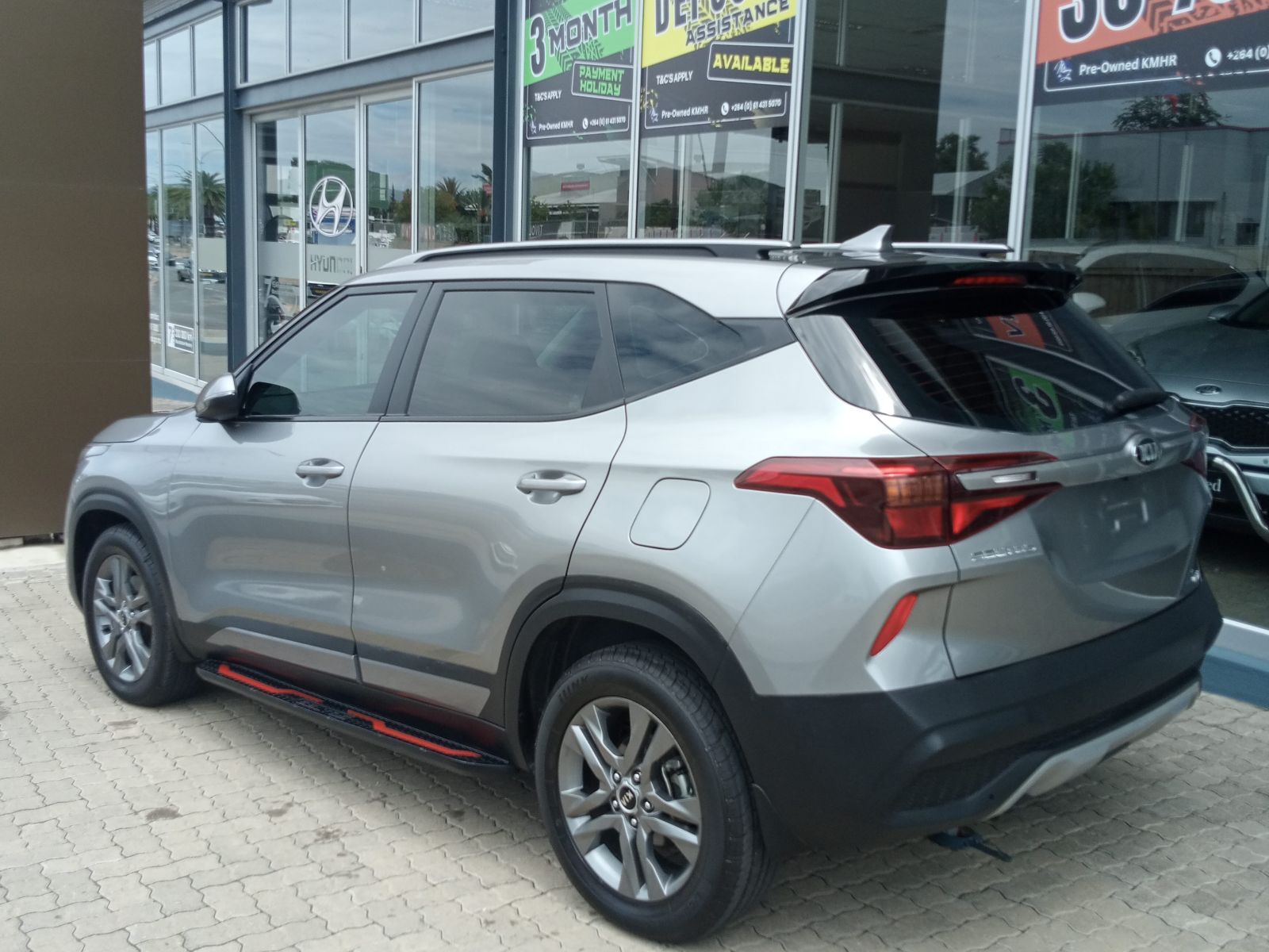 2020 Kia Seltos photo 3