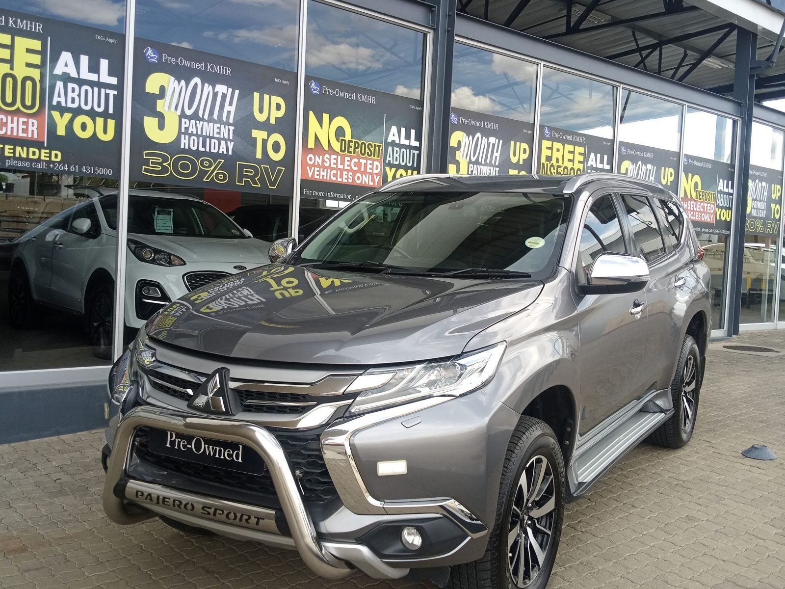 2020 Mitsubishi Pajero photo 1