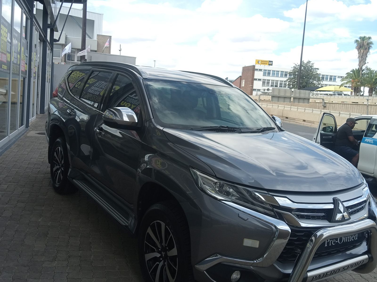2020 Mitsubishi Pajero photo 2