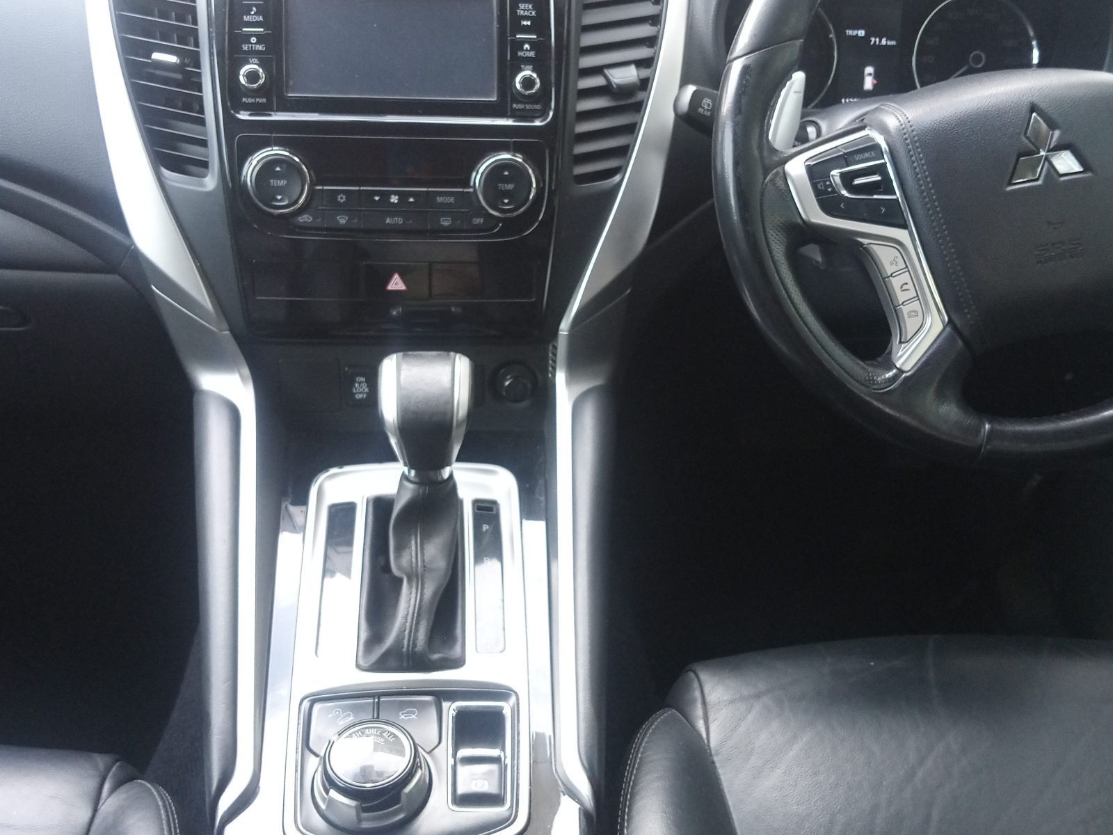 2020 Mitsubishi Pajero photo 5