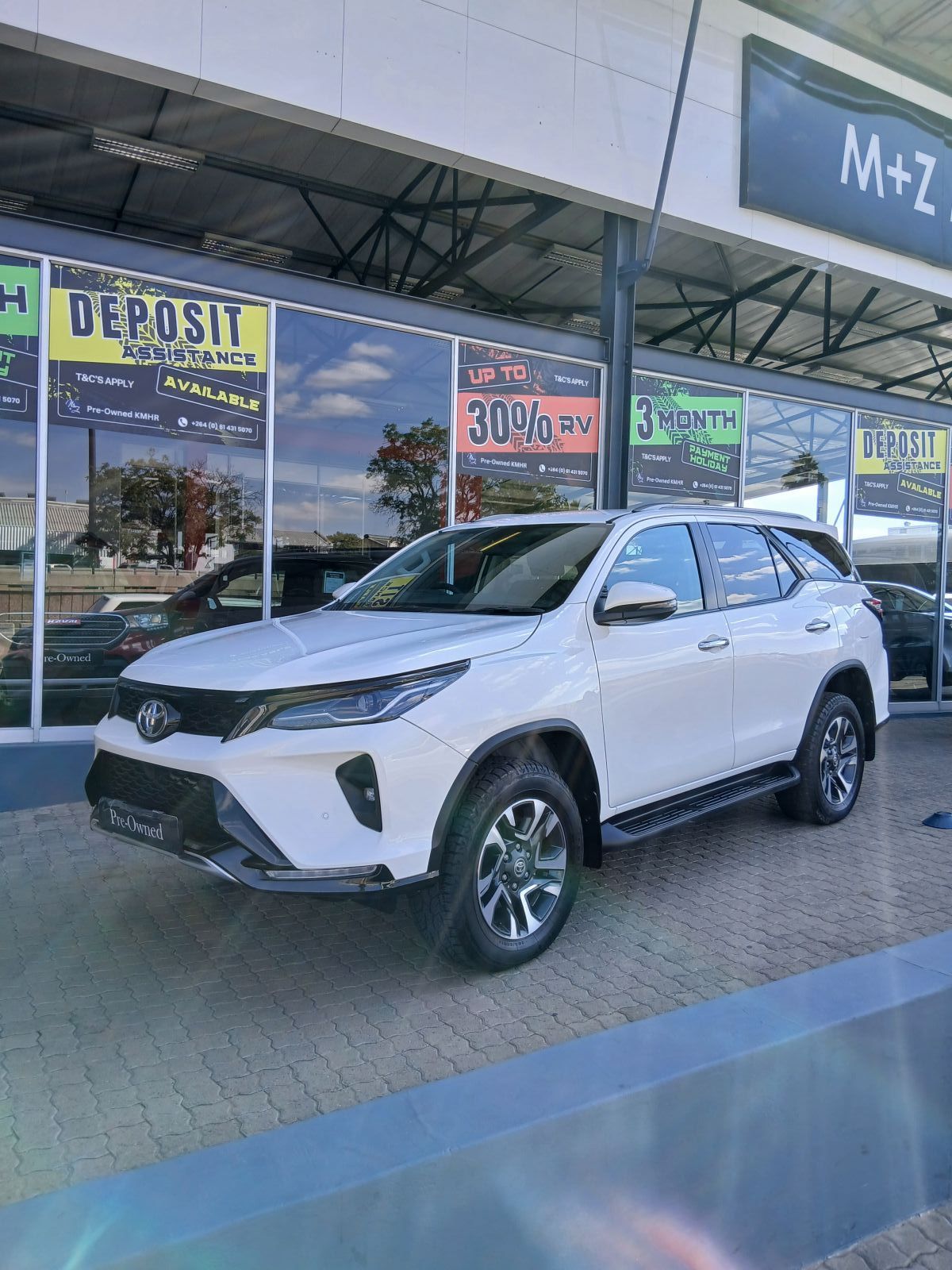 2023 Toyota Fortuner photo 1
