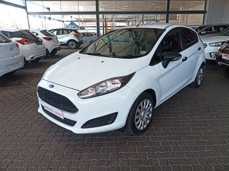 2016 Ford Fiesta photo 1