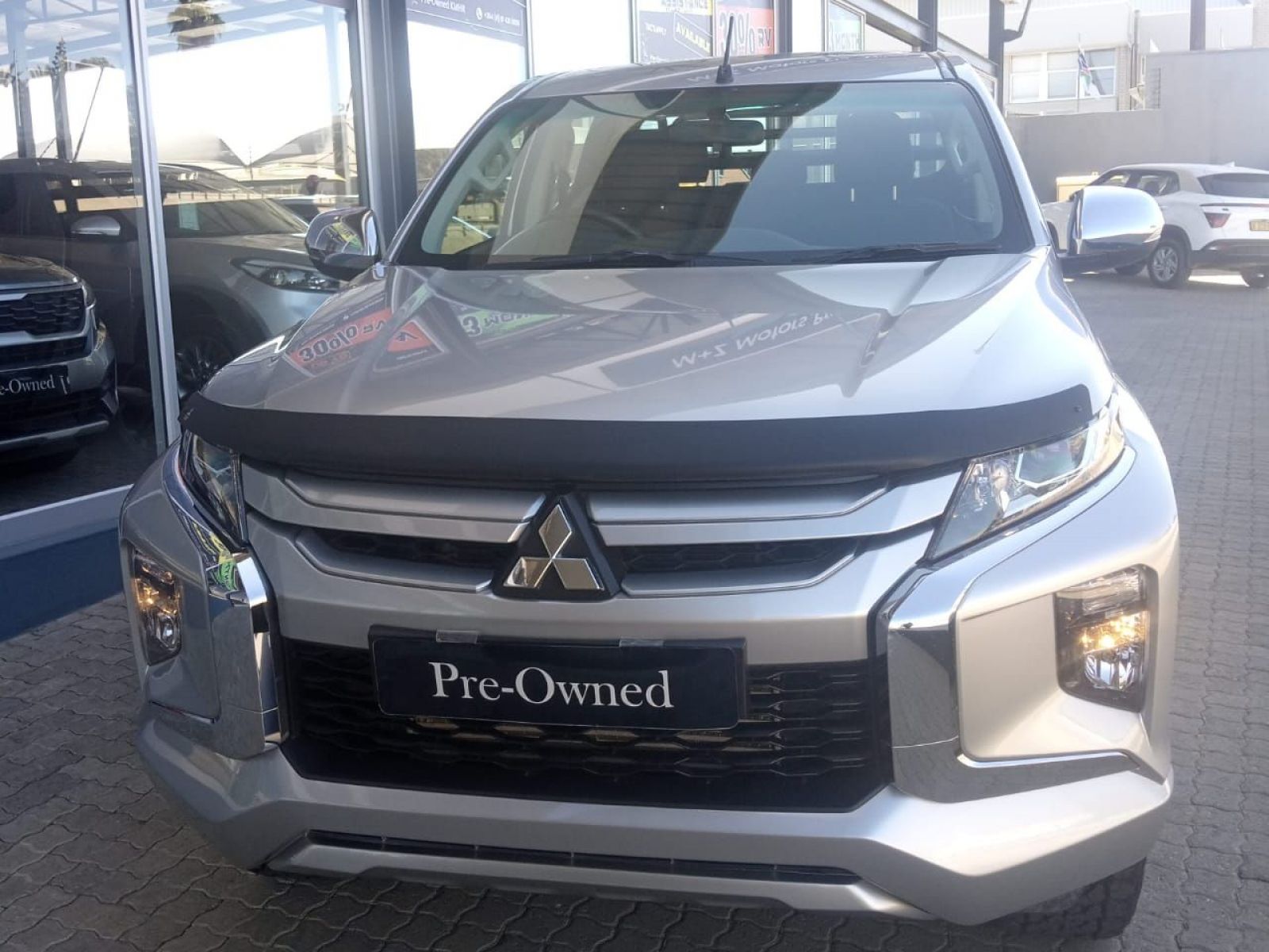 2022 Mitsubishi Triton photo 2