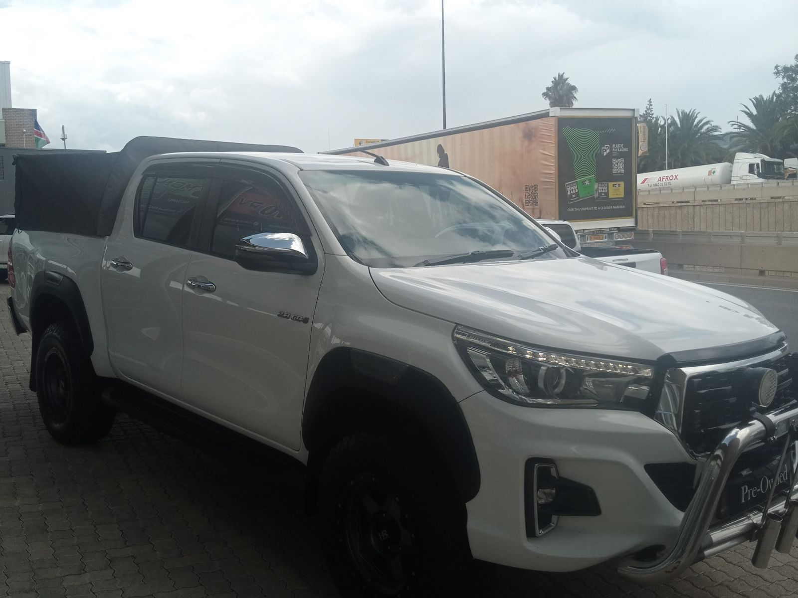 2019 Toyota Hilux photo 2
