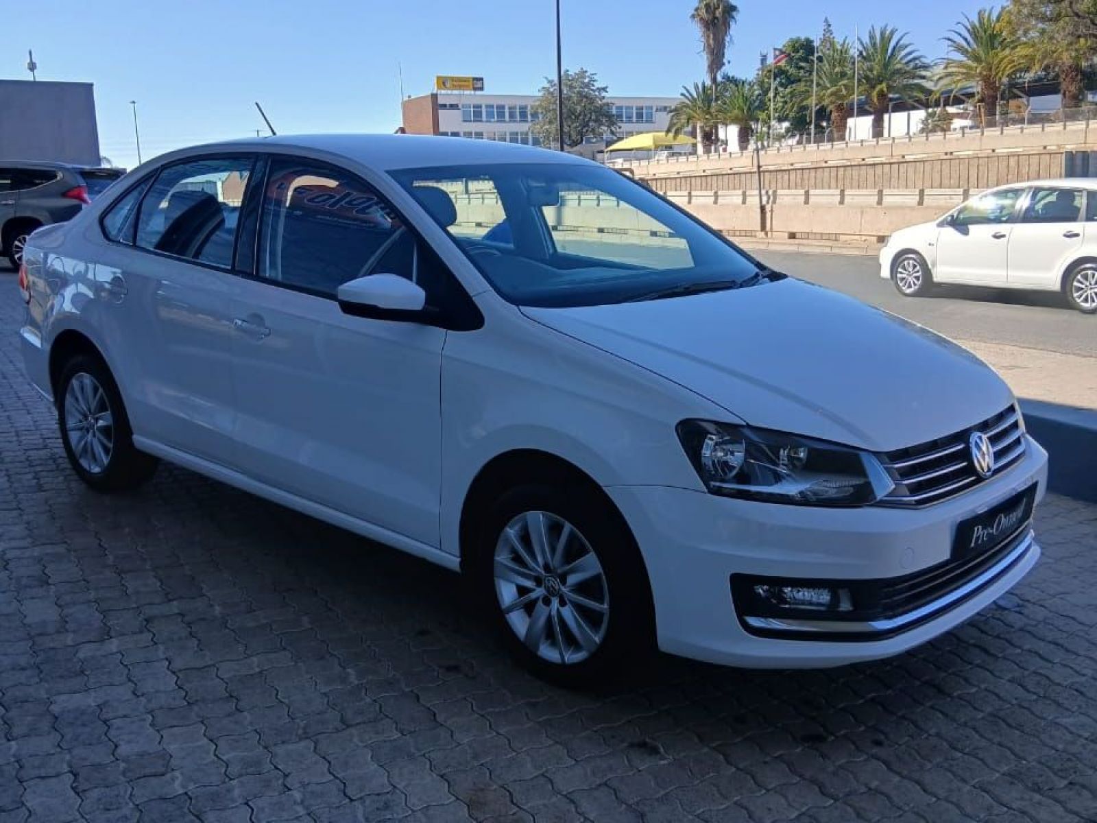 2016 Volkswagen Polo photo 2