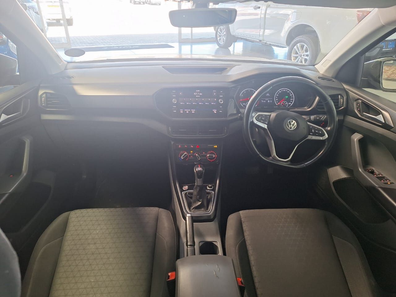 2020 Volkswagen T-Cross photo 2