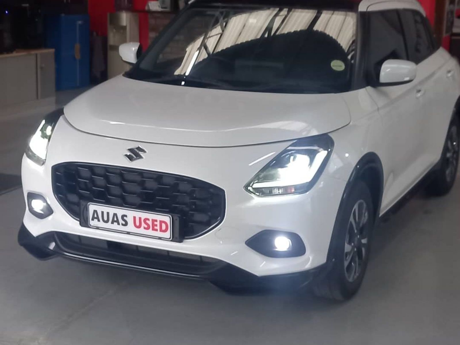 2025 Suzuki Swift photo 1