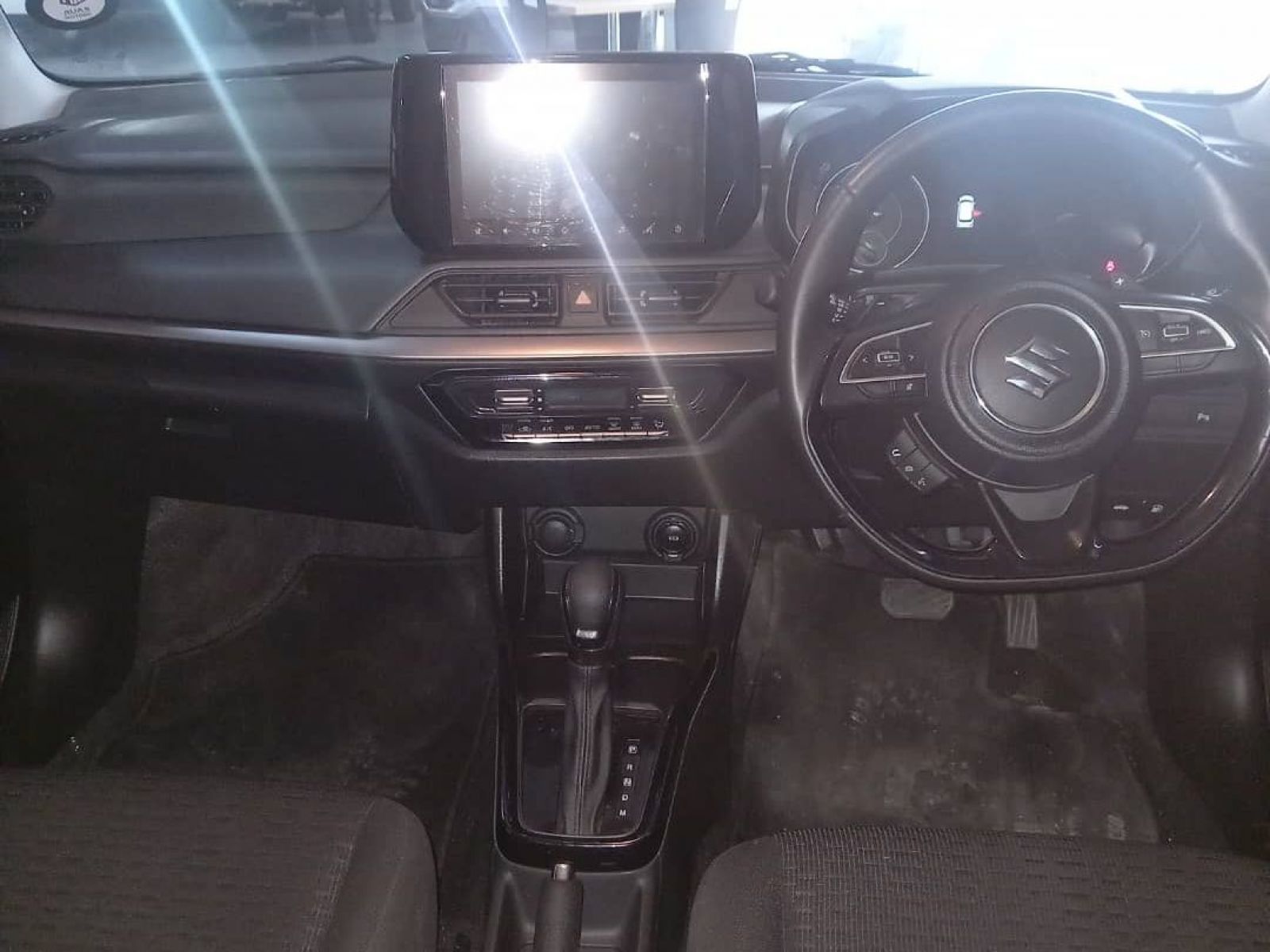 2025 Suzuki Swift photo 2
