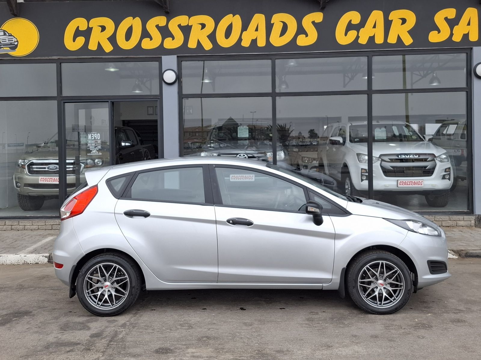 2015 Ford Fiesta photo 2