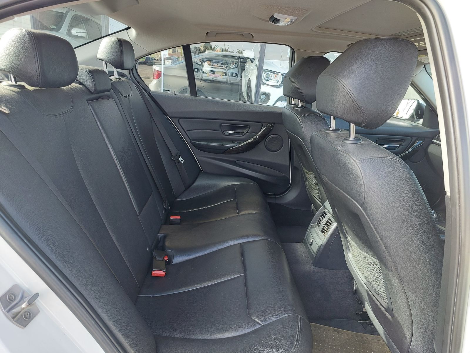 2015 BMW 3 Series photo 10