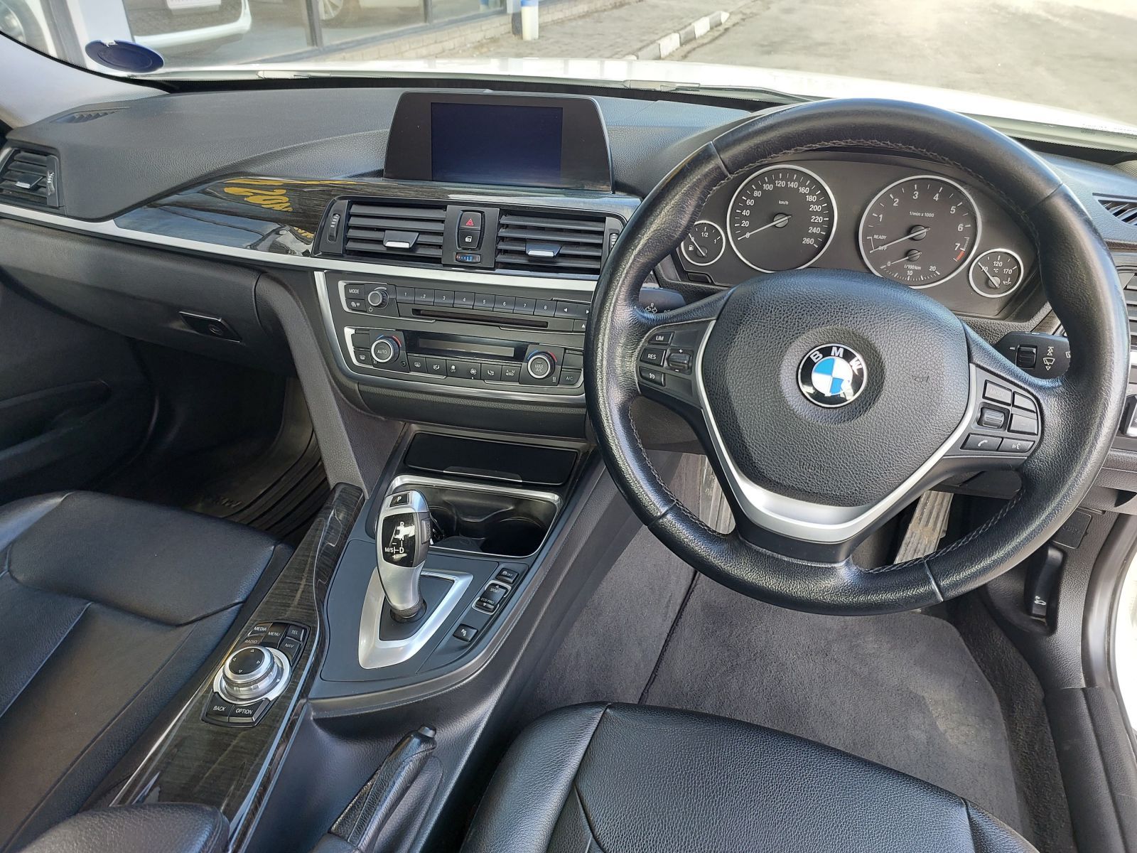 2015 BMW 3 Series photo 8