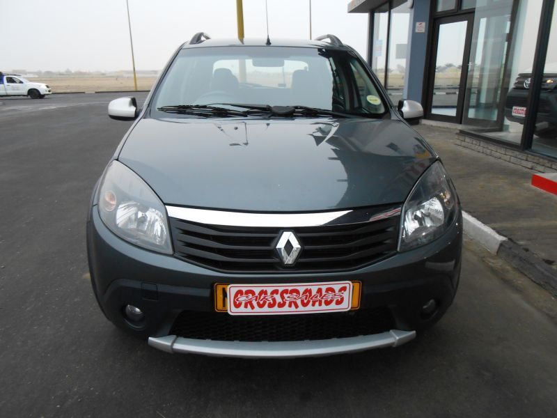 2014 Renault Sandero photo 2