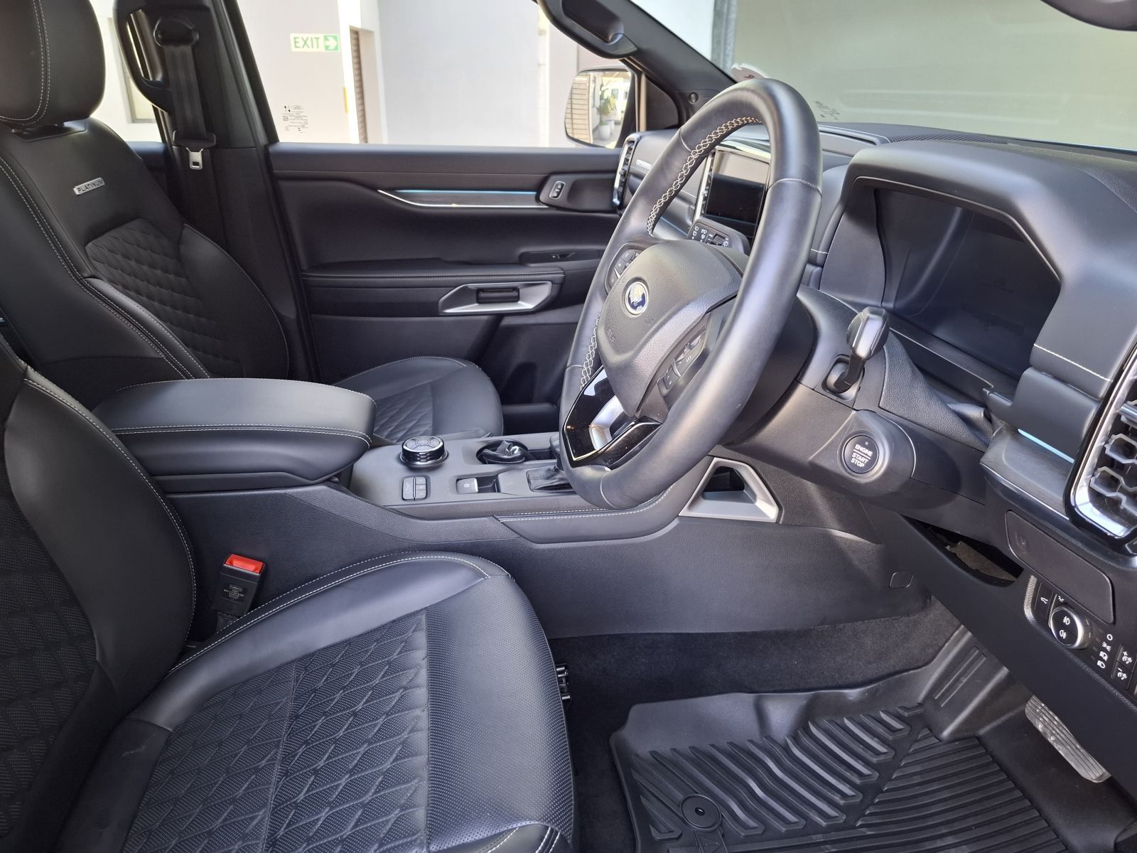 2025 Ford Everest photo 9