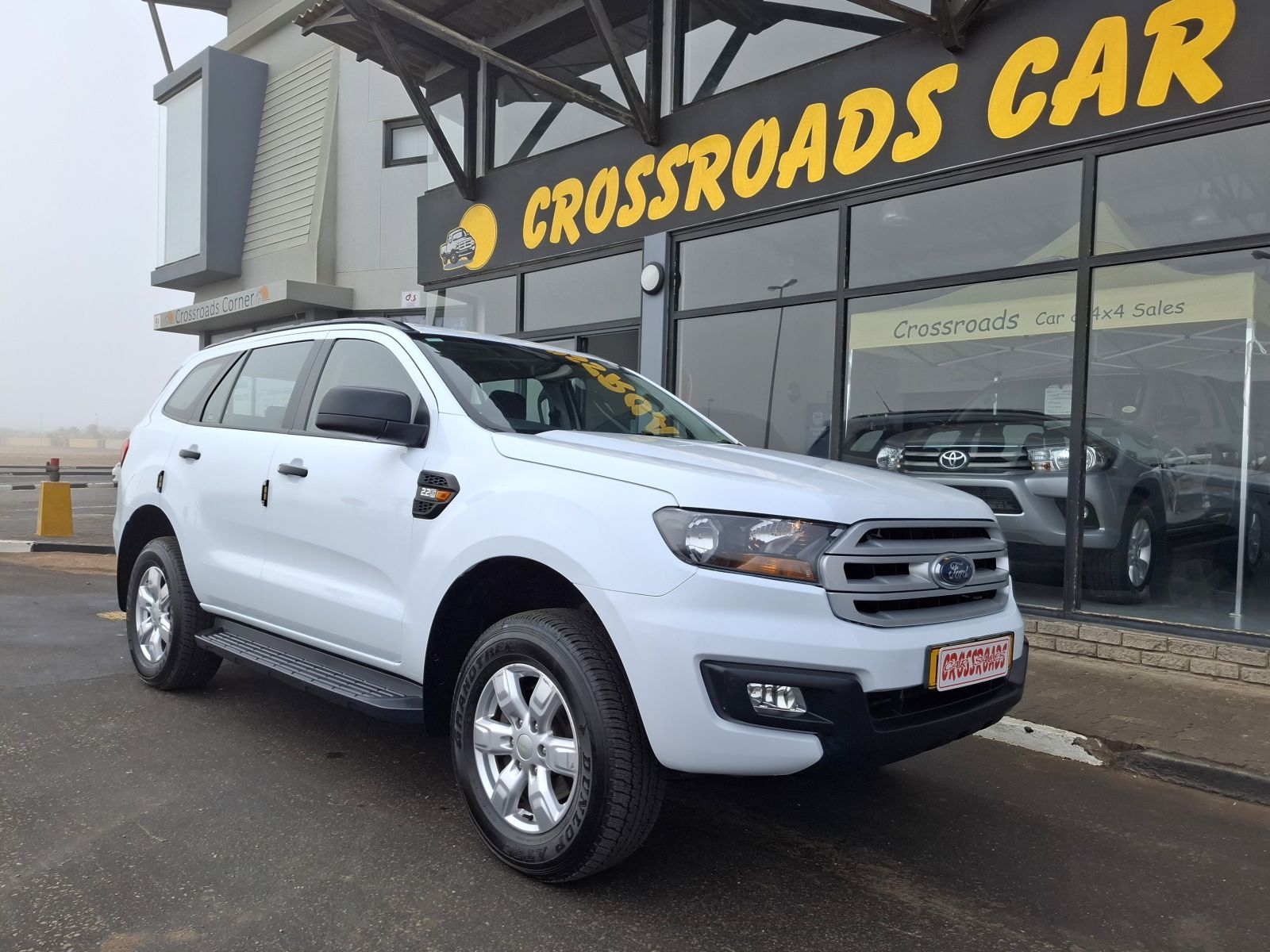 2017 Ford Everest photo 1