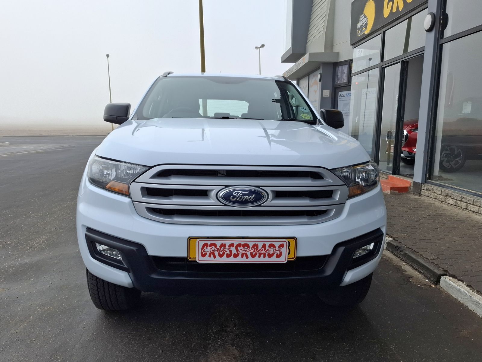 2017 Ford Everest photo 2