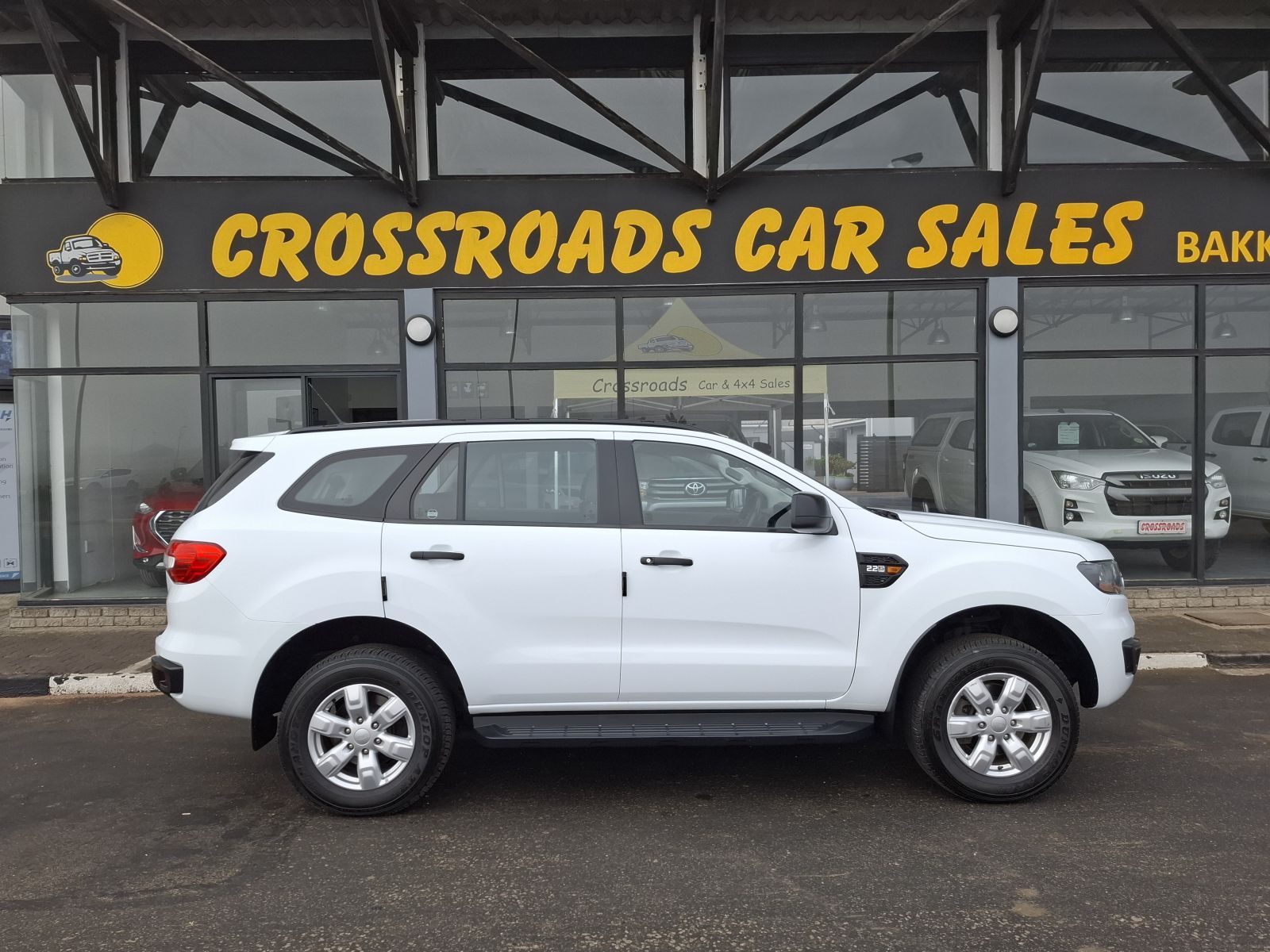 2017 Ford Everest photo 3