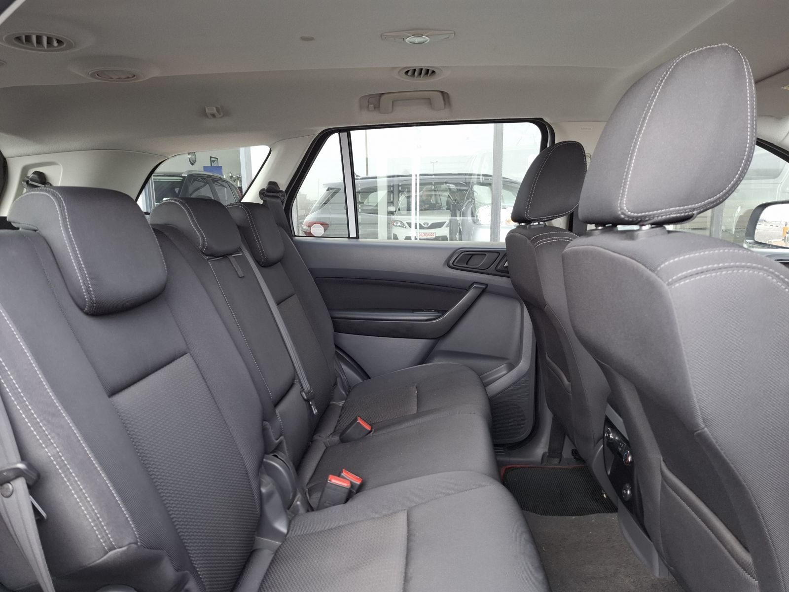 2017 Ford Everest photo 9
