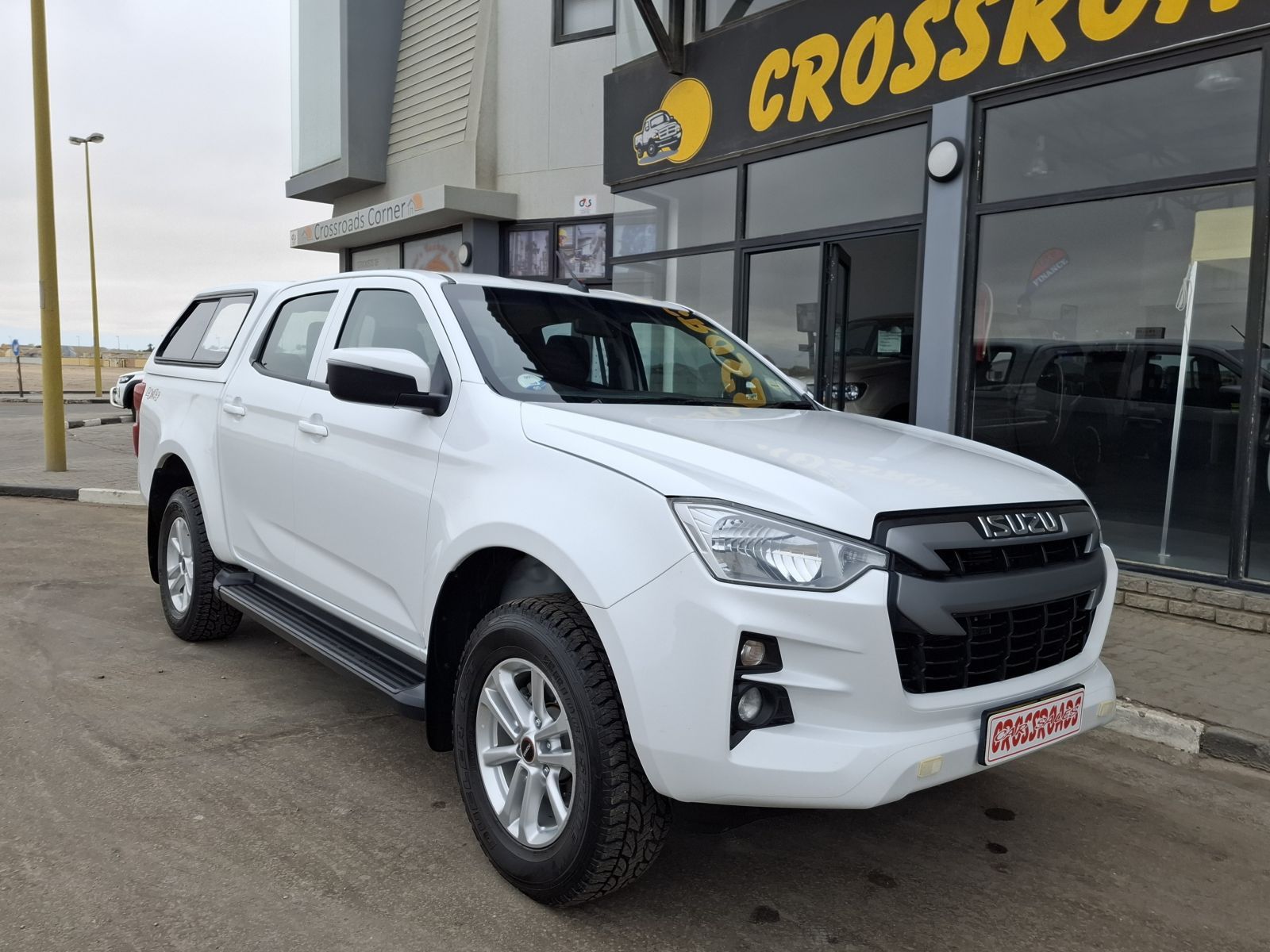 2023 Isuzu D-MAX photo 1