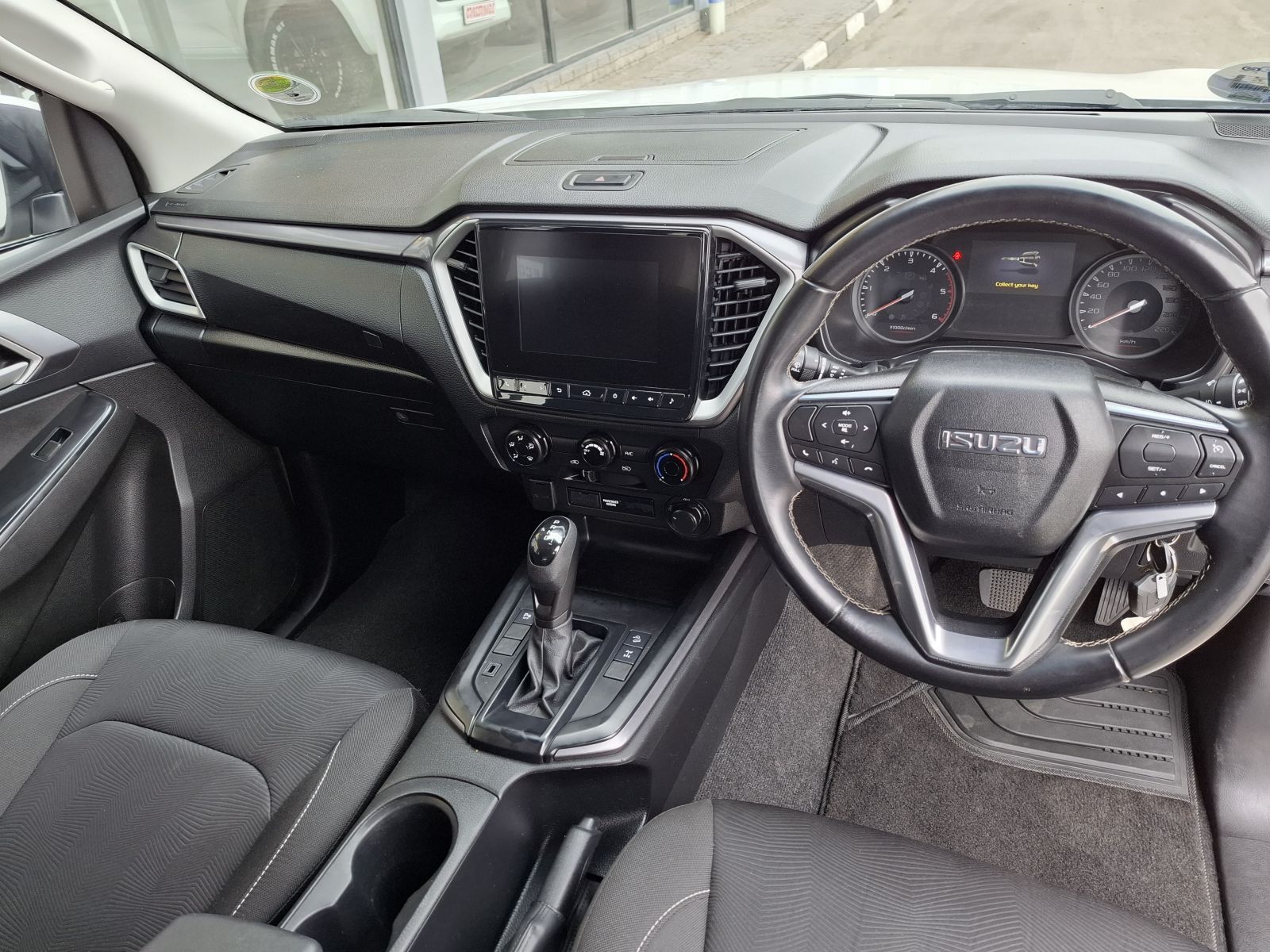 2023 Isuzu D-MAX photo 10