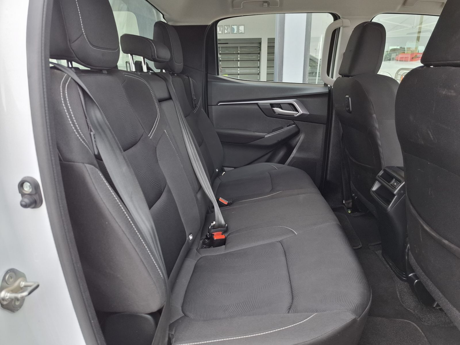 2023 Isuzu D-MAX photo 11