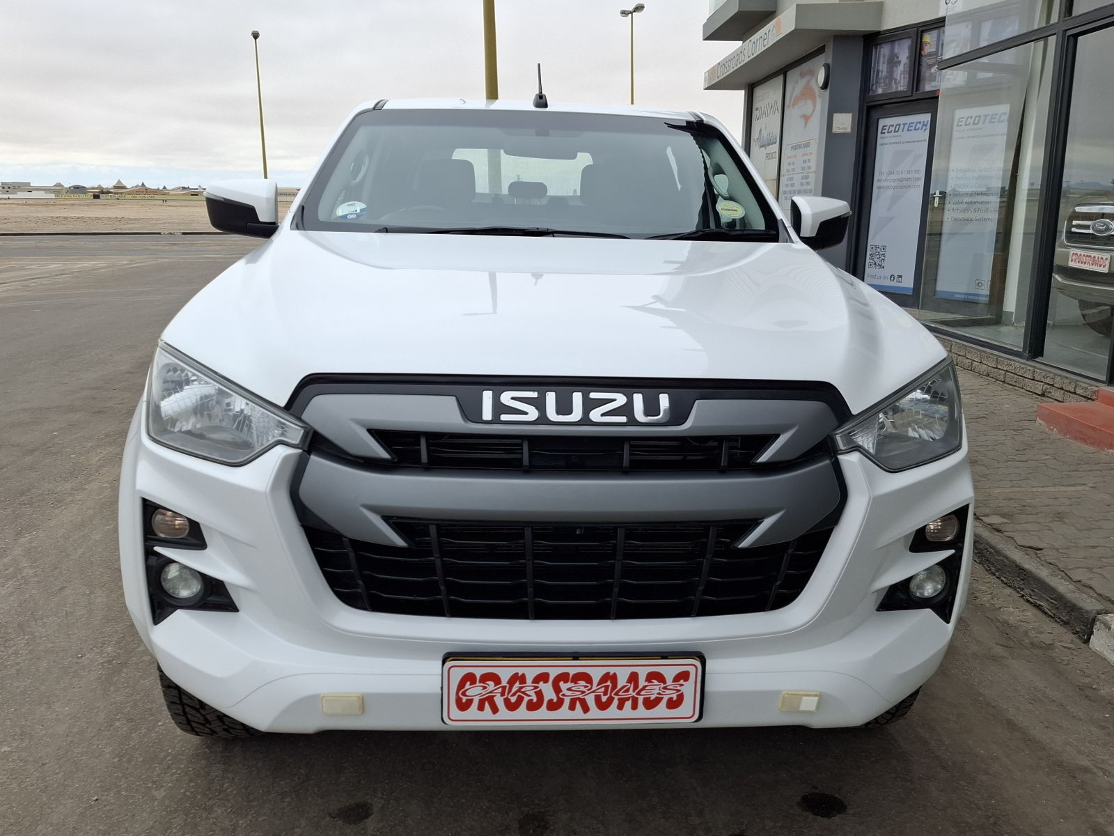 2023 Isuzu D-MAX photo 2