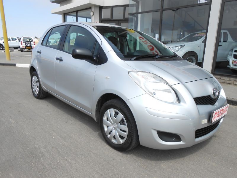 2011 Toyota Yaris photo 1