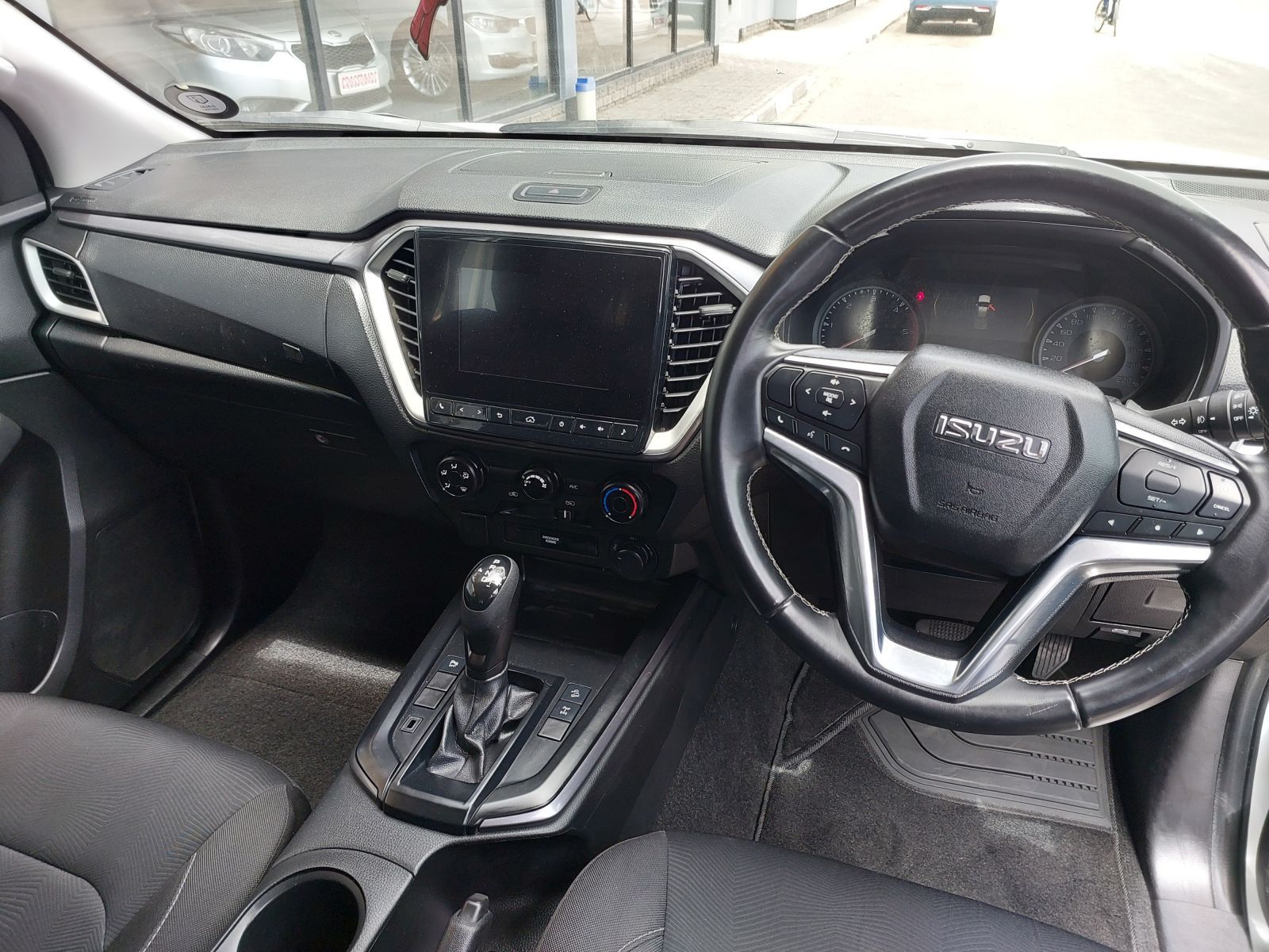 2023 Isuzu D-MAX photo 10