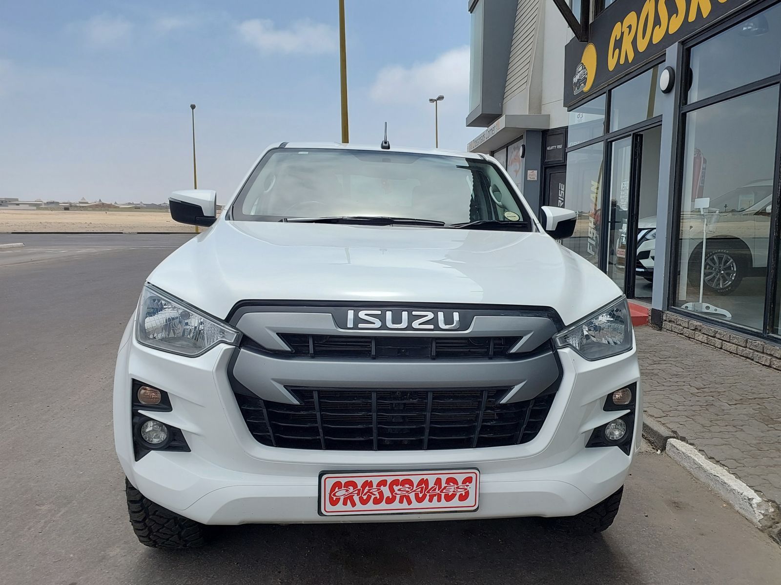 2023 Isuzu D-MAX photo 2