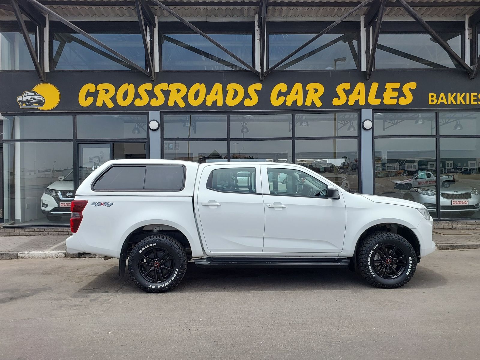 2023 Isuzu D-MAX photo 3