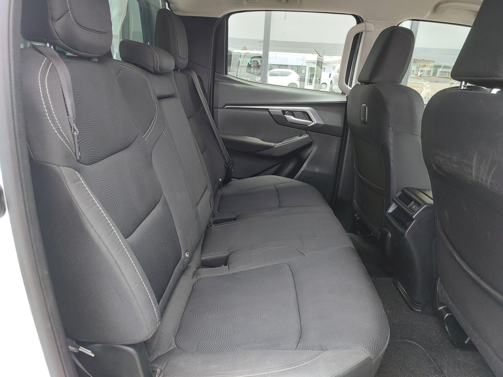 2023 Isuzu D-MAX photo 9