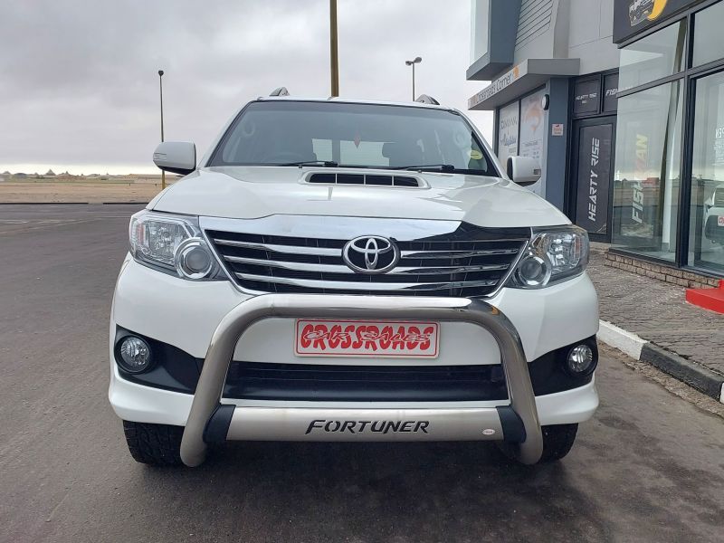 2014 Toyota Fortuner photo 2