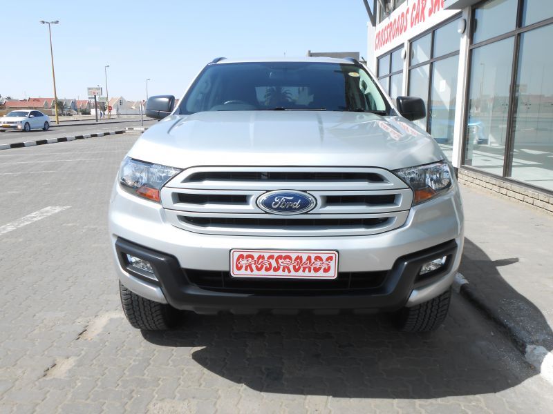 2017 Ford Everest photo 2