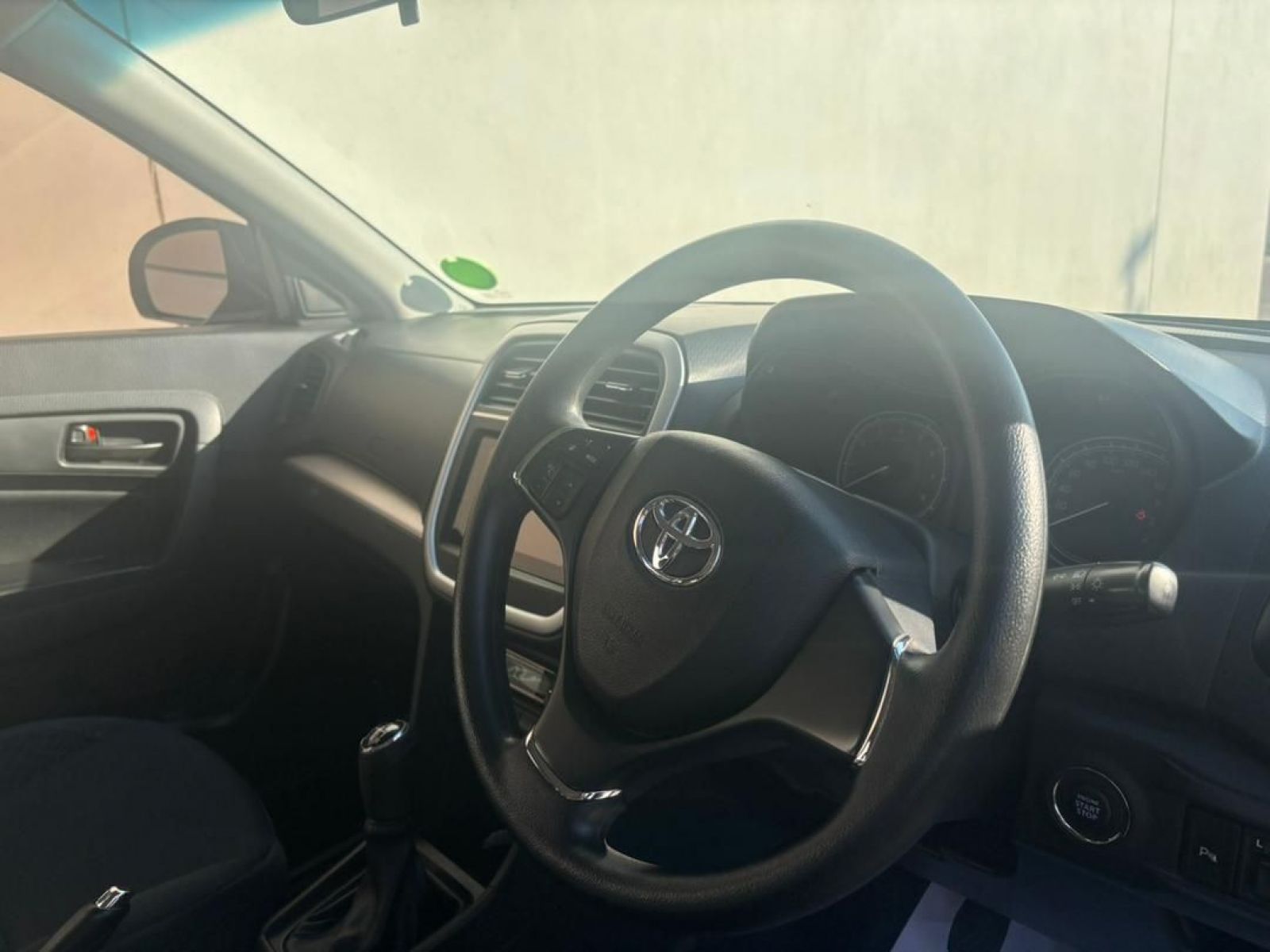 2022 Toyota Urban Cruiser photo 4