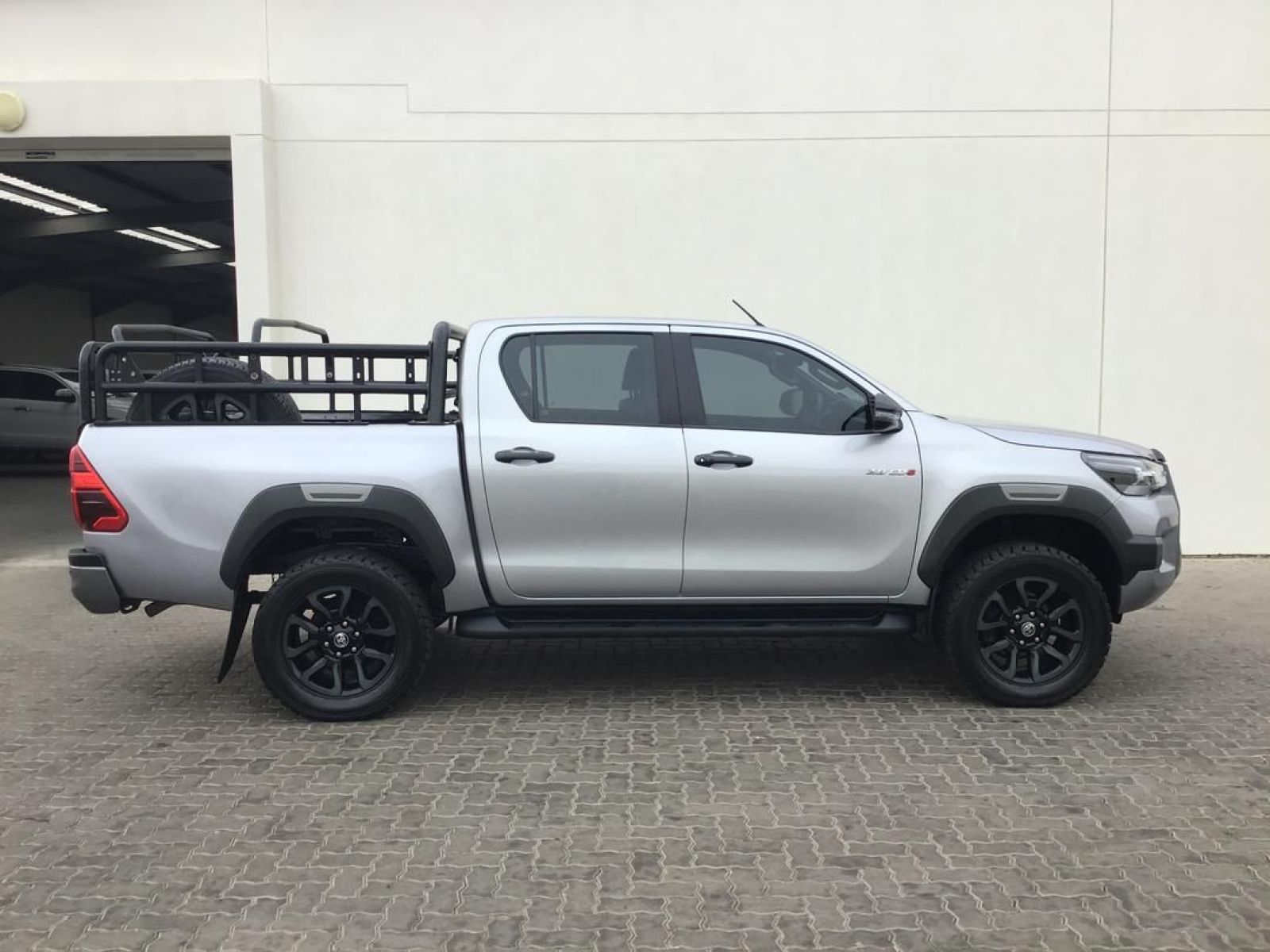 2023 Toyota Hilux photo 2