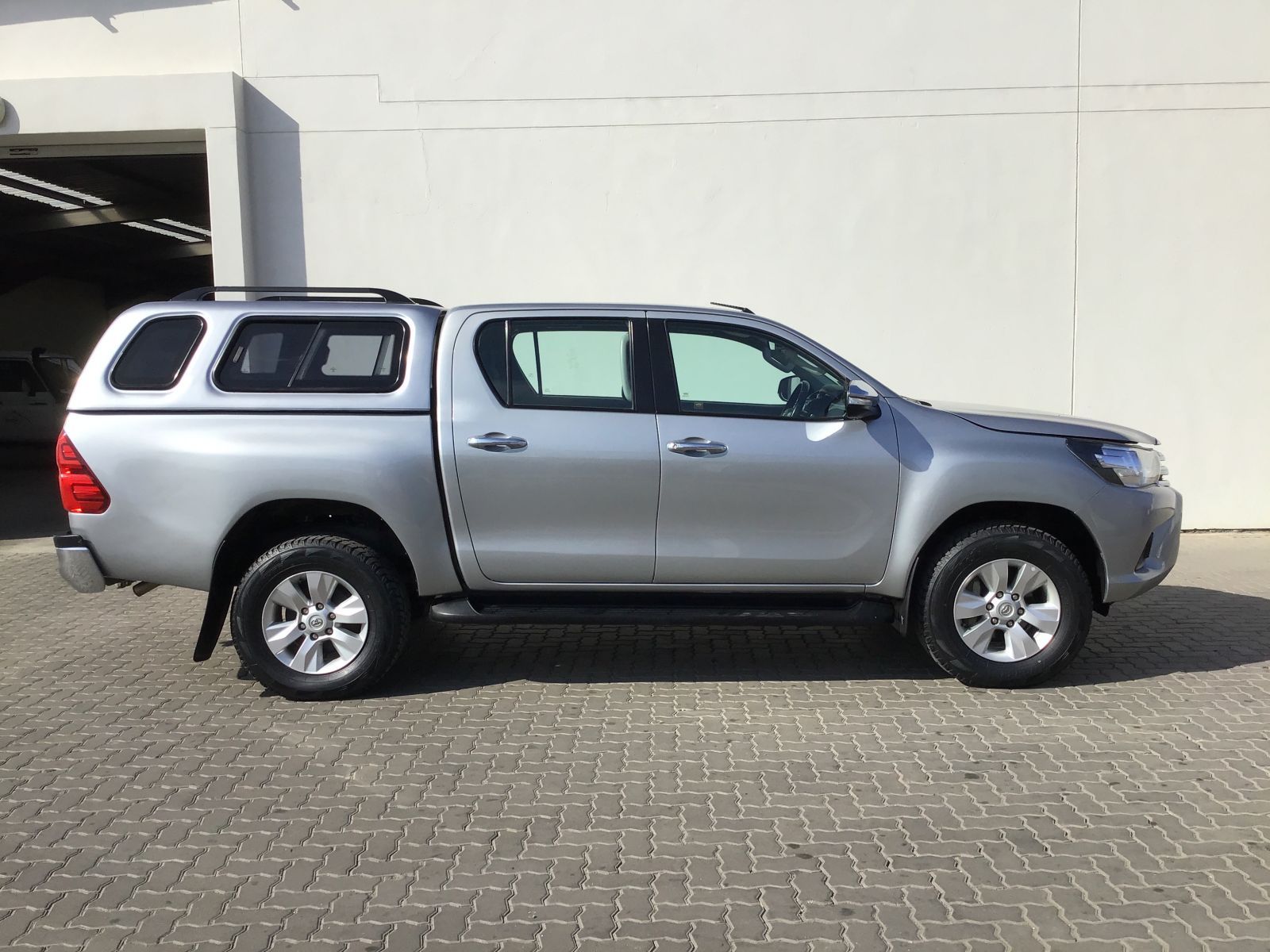 2017 Toyota Hilux photo 2