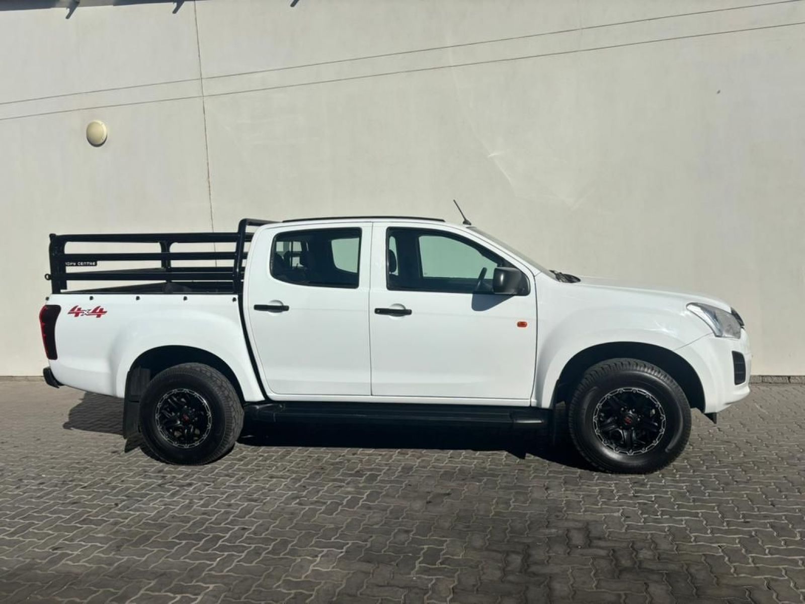2019 Isuzu D-MAX photo 2