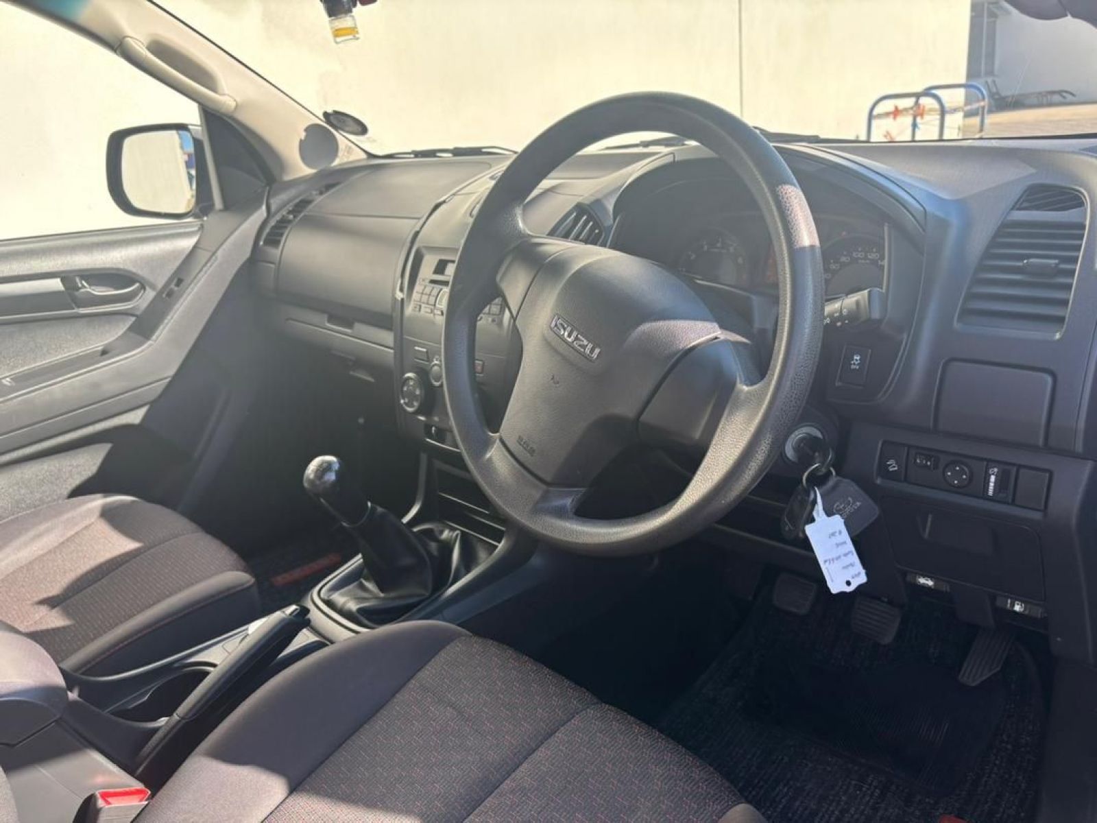 2019 Isuzu D-MAX photo 4