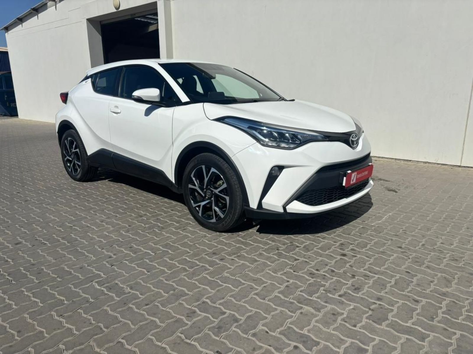 2021 Toyota C-HR photo 1