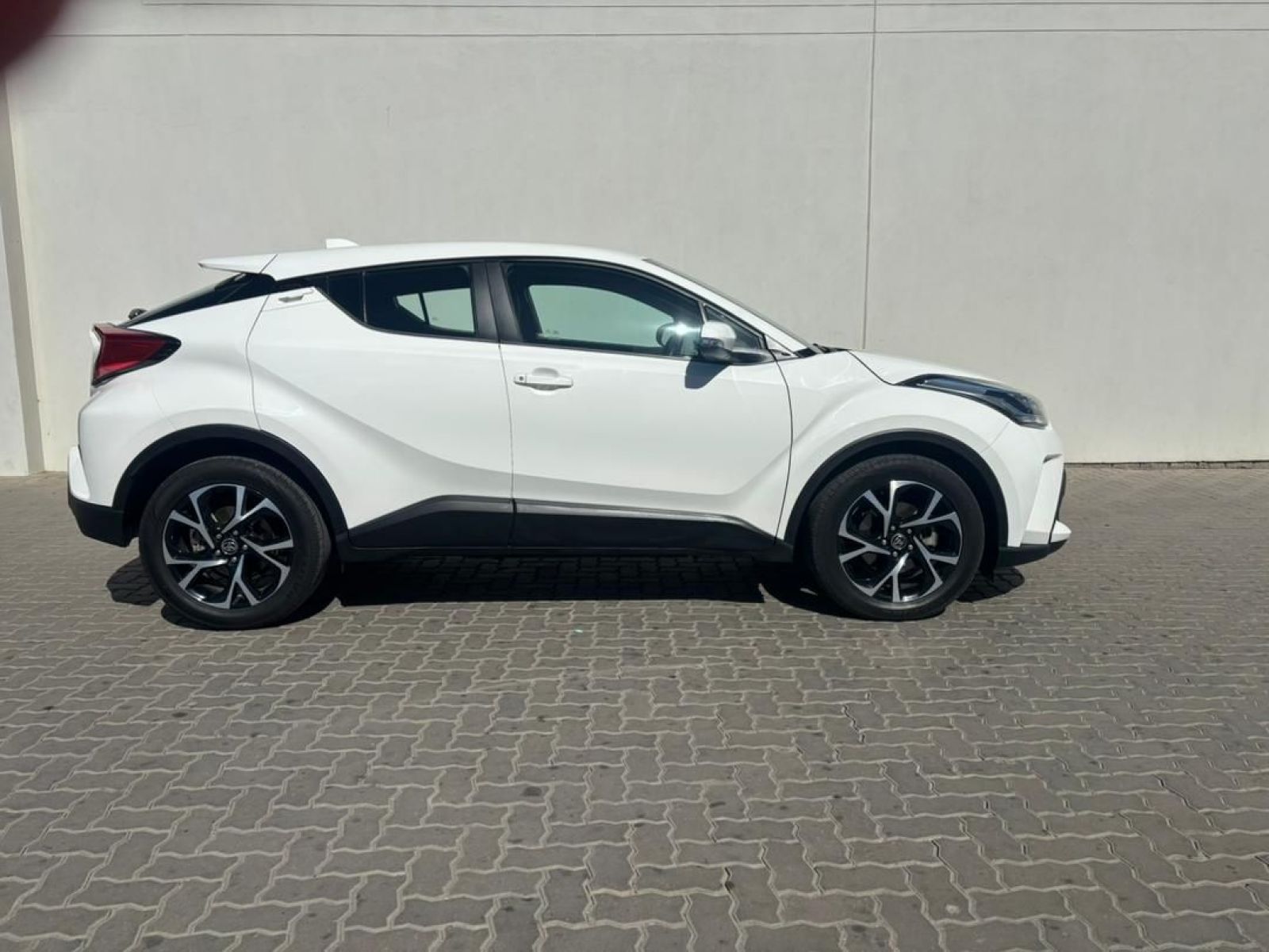 2021 Toyota C-HR photo 2