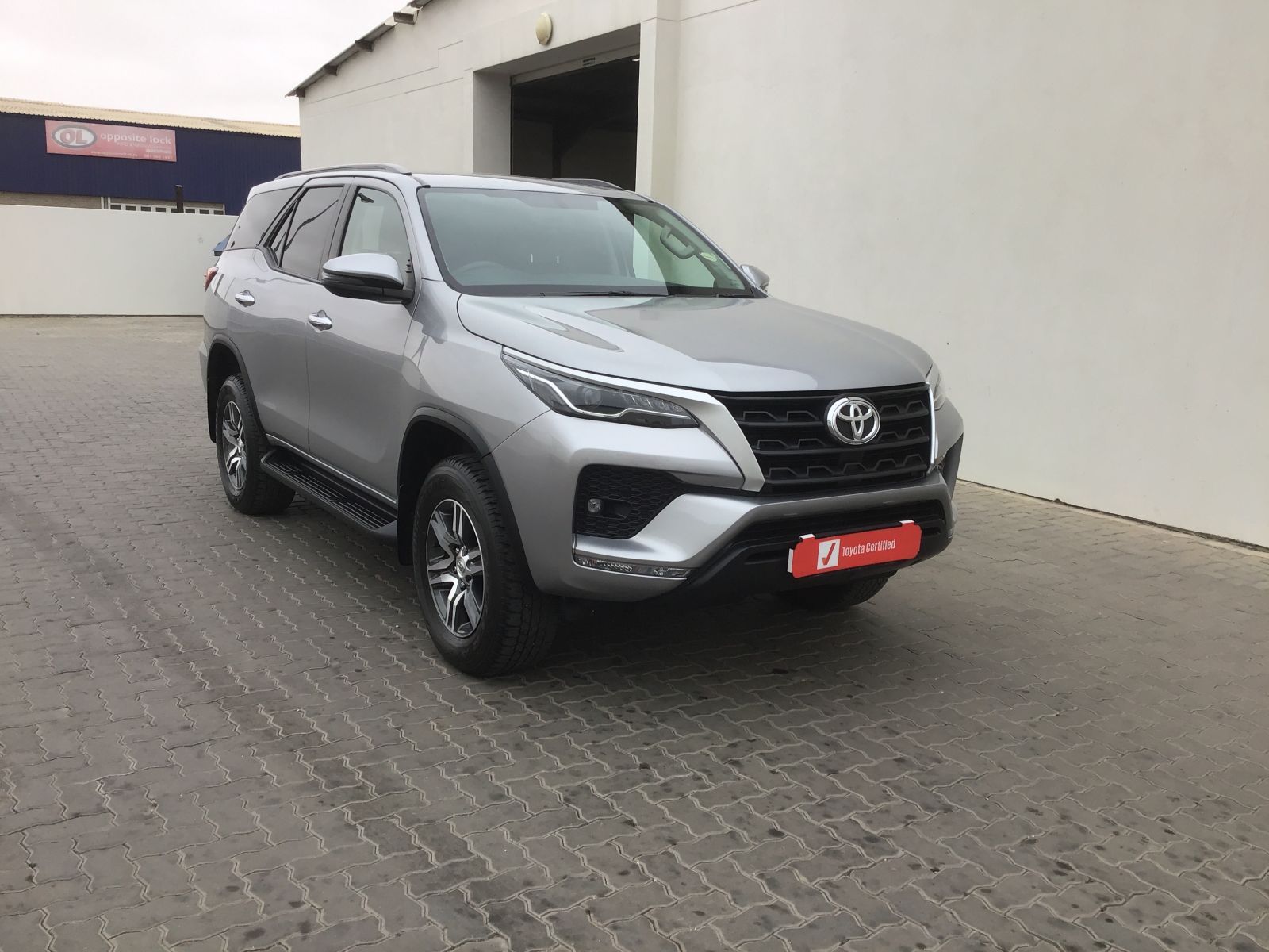 2022 Toyota Fortuner photo 1
