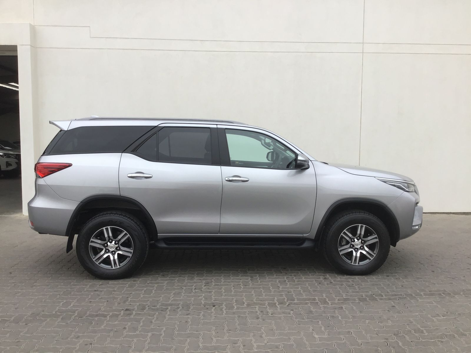 2022 Toyota Fortuner photo 2