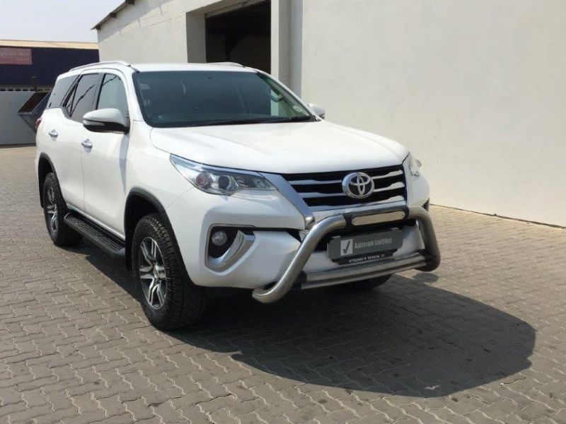 2017 Toyota Fortuner photo 1