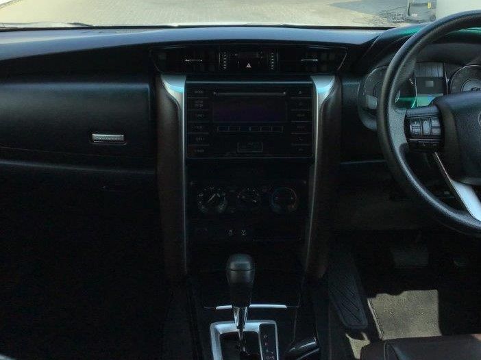 2017 Toyota Fortuner photo 3
