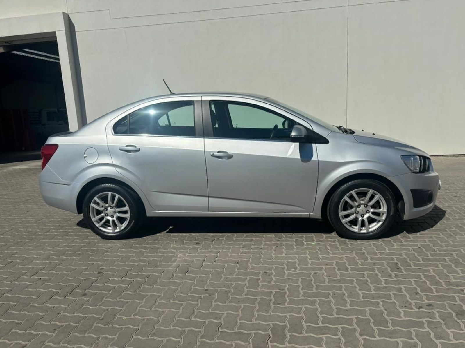 2015 Chevrolet Sonic photo 2